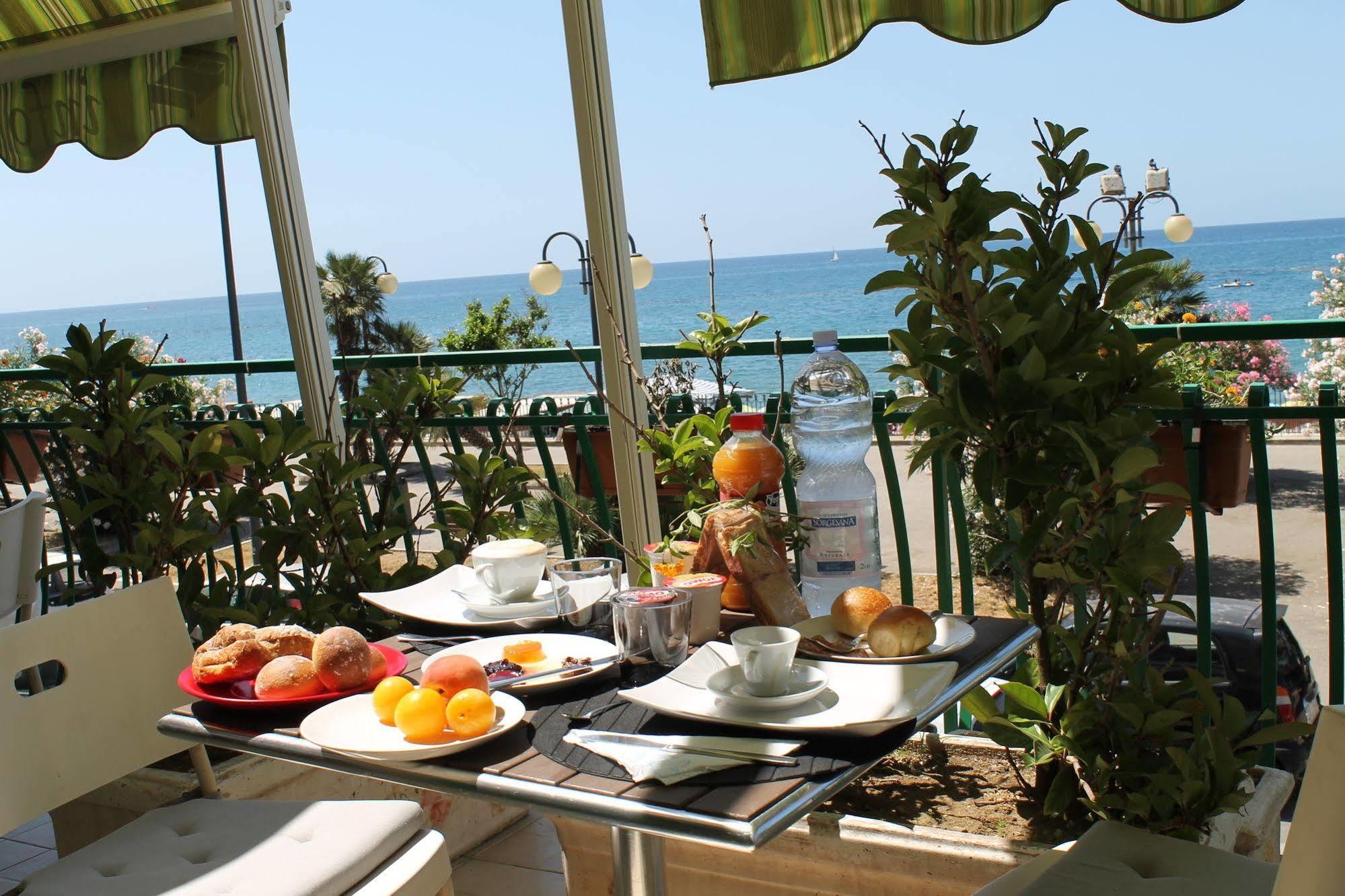 B&B Salerno In Buitenkant foto