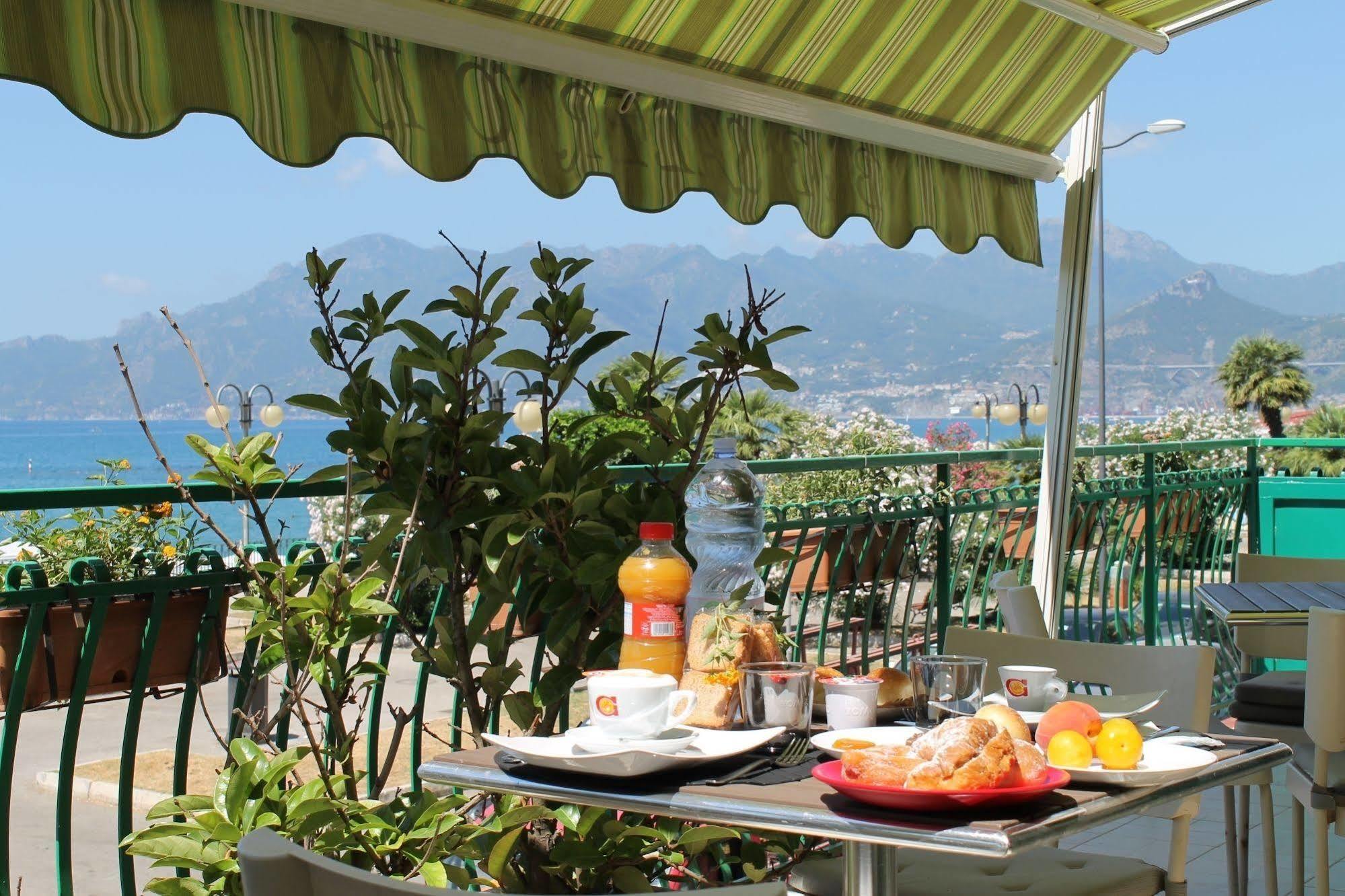 B&B Salerno In Buitenkant foto